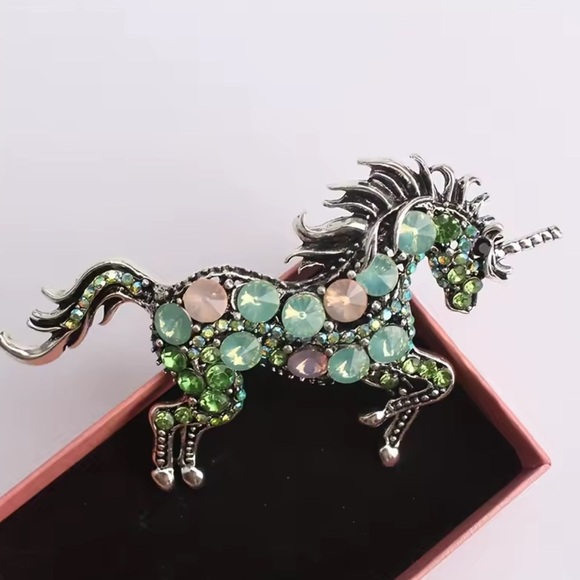 Betsey Johnson Unicorn Gemstone Crystals Silver Brooch - Picture 1 of 6